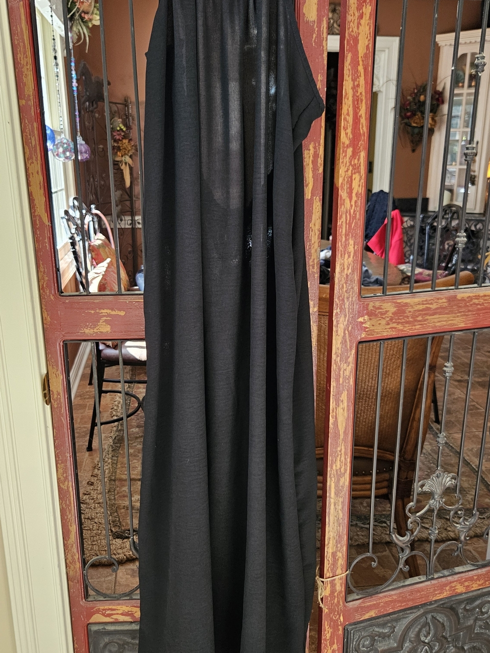 Elegant Black Maxi Dress with Flowing Silhouette